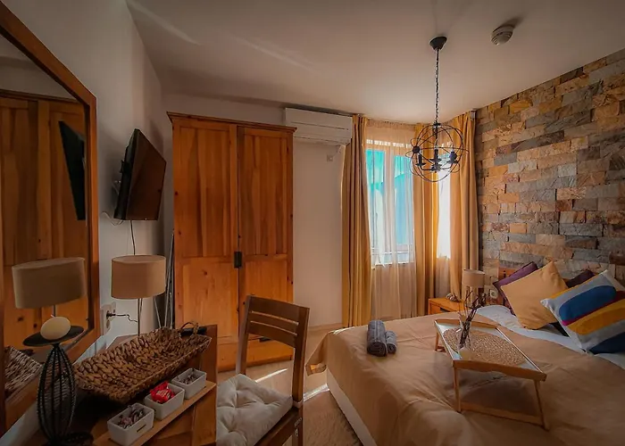 St. John Hill Apartment *